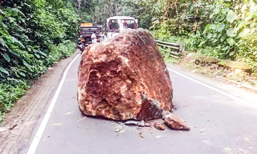 huge rock on vagamon road