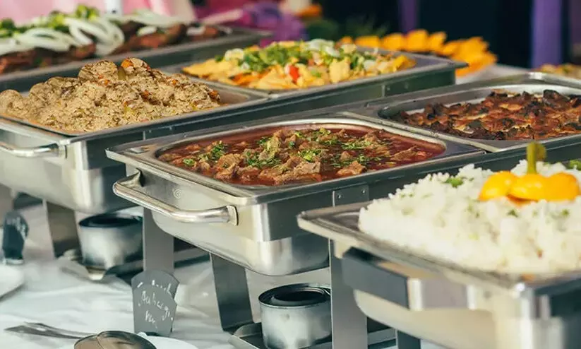 10 കാറ്ററിങ്​ യൂനിറ്റുകളുടെ പ്രവർത്തനം നിർത്തിവെപ്പിച്ചു