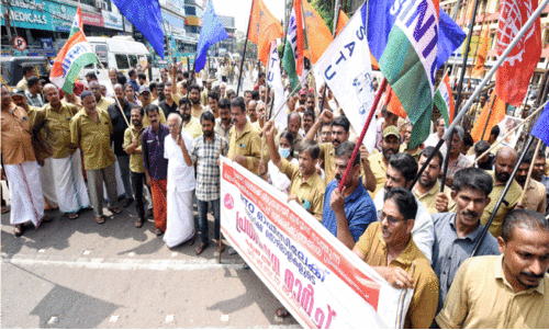 അനധികൃത ഓട്ടോറിക്ഷകൾക്കെതിരെ നടപടി തുടങ്ങി