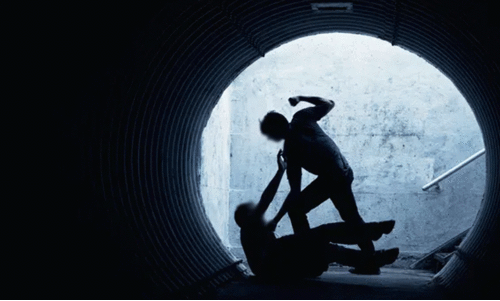 യു​വാ​വി​ന് മ​ർ​ദ​നം; മൂ​ന്നു​പേ​ർ​ക്കെ​തി​രെ കേ​സ്