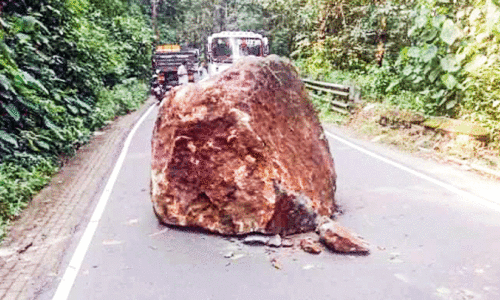 huge rock on vagamon road