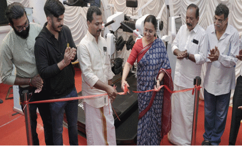 തി​രു​വ​ന​ന്ത​പു​രം ജനറൽ ആശുപത്രിയിൽ ജി-ഗെയ്റ്റർ റോബോട്ടിന്​ ഒരു വയസ്സ്