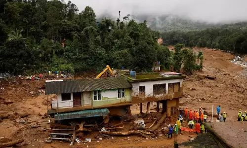ചൂരൽമല ഉരുൾപൊട്ടൽ: പരപ്പൻപാറ ഭാഗത്തുനിന്ന് ശരീരഭാഗം കണ്ടെത്തി; മരത്തിൽ കുടുങ്ങിയ നിലയിൽ