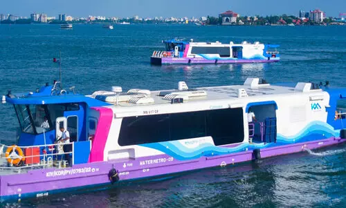 വാട്ടർ മെട്രോ ബോട്ടുകൾ കൂട്ടിയിടിച്ച സംഭവം: അപകടം നടന്നിട്ടില്ല; അടിസ്ഥാനരഹിതമായ ആരോപണമെന്ന് അധികൃതർ വാട്ടർ മെട്രോ ബോട്ടുകൾ കൂട്ടിയിടിച്ച സംഭവം: അപകടം നടന്നിട്ടില്ല; അടിസ്ഥാനരഹിതമായ ആരോപണമെന്ന് അധികൃതർ