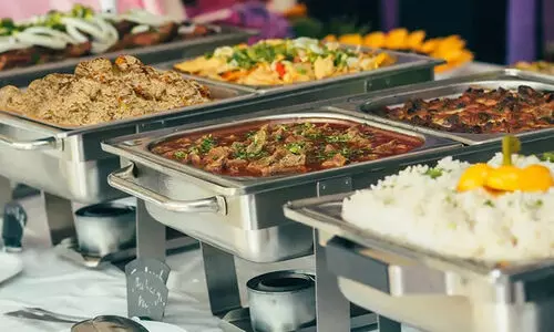 10 കാറ്ററിങ്​ യൂനിറ്റുകളുടെ പ്രവർത്തനം നിർത്തിവെപ്പിച്ചു