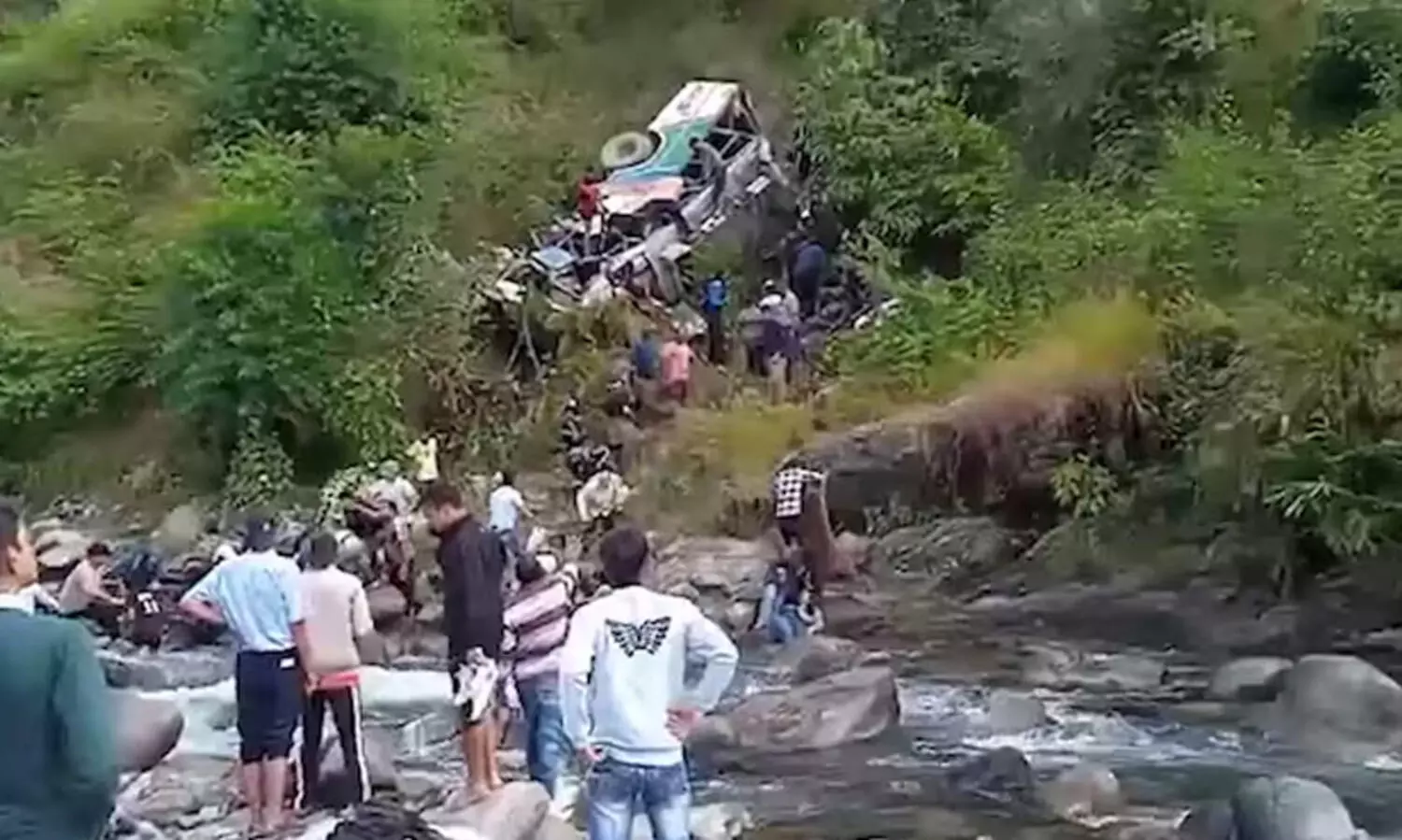 ഉത്തരാഖണ്ഡിൽ ബസ് കൊക്കയിലേക്ക് മറിഞ്ഞ് 20 പേർ മരിച്ചു