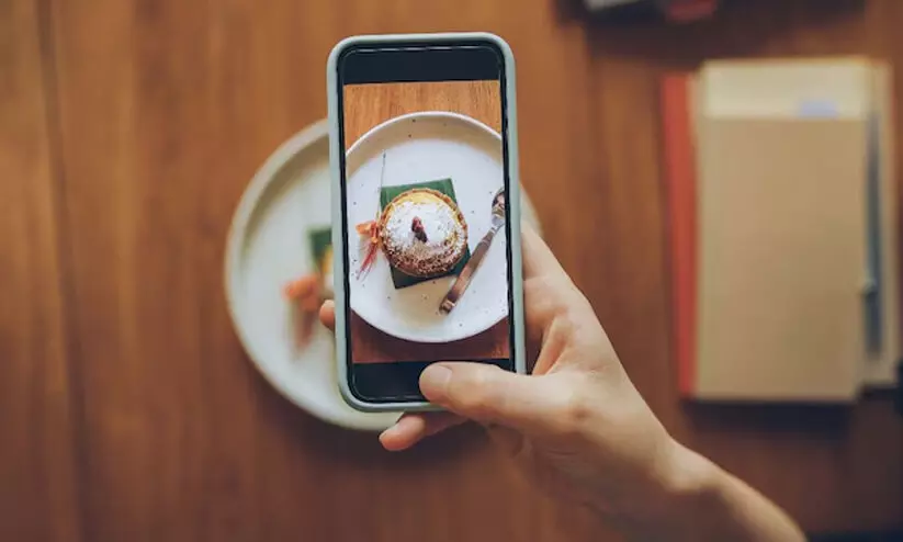അനാരോ​ഗ്യകരമായ ഭക്ഷണങ്ങളെ പ്രോത്സാഹിപ്പിക്കുന്ന സോഷ്യൽമീഡിയ