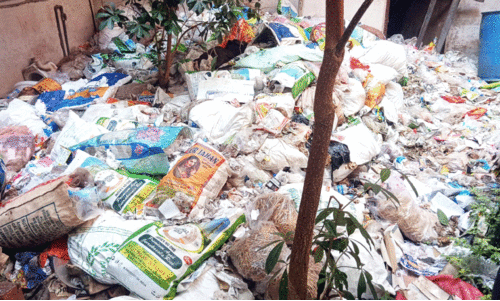 ഷോപ്പിങ് കോംപ്ലക്സിൽ മാലിന്യക്കൂമ്പാരം; കാൽ ലക്ഷം പിഴ