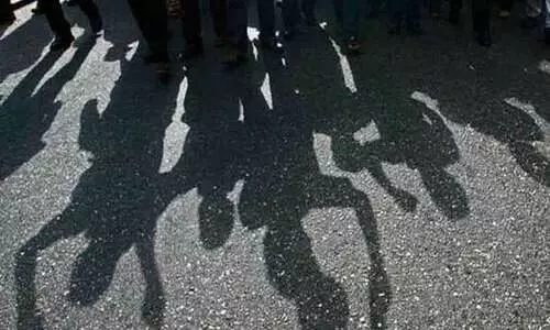 ഭാര്യയുടെ മുന്നിൽ വെച്ച് അങ്കിൾ എന്ന് വിളിച്ചു; കടയുടമയെ യുവാവ് മർദിച്ചു