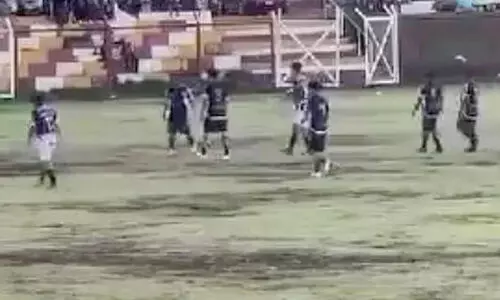 ഫുട്ബാൾ മത്സരത്തിനിടെ മിന്നലേറ്റ് താരത്തിന് ദാരുണാന്ത്യം; ഞെട്ടിക്കുന്ന വിഡിയോ പുറത്ത്...