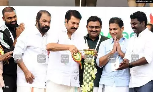 ‘എന്‍റെ പ്രിയപ്പെട്ട തക്കുടുകളേ’യെന്ന് മമ്മൂട്ടി; ‘മമ്മൂക്കാ...’യെന്ന് സ്റ്റേഡിയം