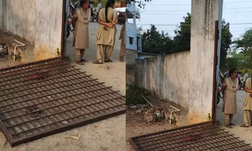 സ്‌കൂള്‍ ഗേറ്റ് വീണ് ആറ് വയസുകാരന്‍ മരിച്ചു; പ്രതിഷേധിച്ച് കുടുംബം