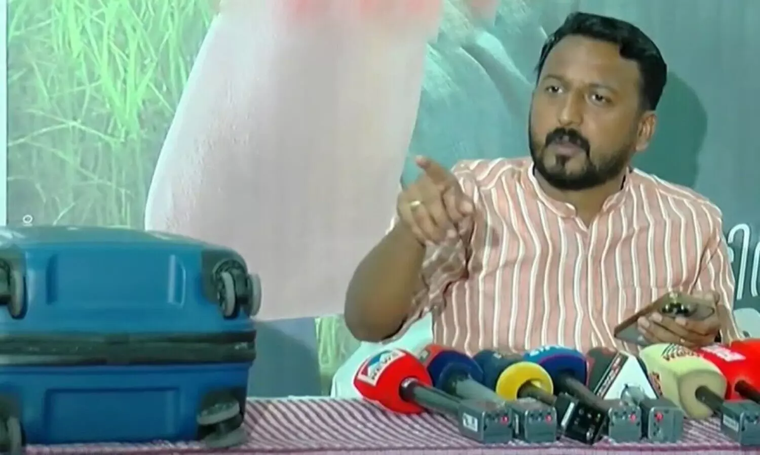 ‘ട്രോളി ബാഗിൽ പണം എത്തിച്ചെന്ന് കണ്ടെത്താനായില്ല’; തുടരന്വേഷണം വേണ്ടെന്ന് സ്പെഷൽ ബ്രാഞ്ച് റിപ്പോർട്ട്