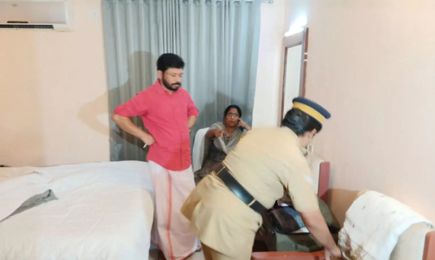 പാതിരാ പരിശോധന: സംഘർഷഭരിതം, ഉദ്വേഗജനകം