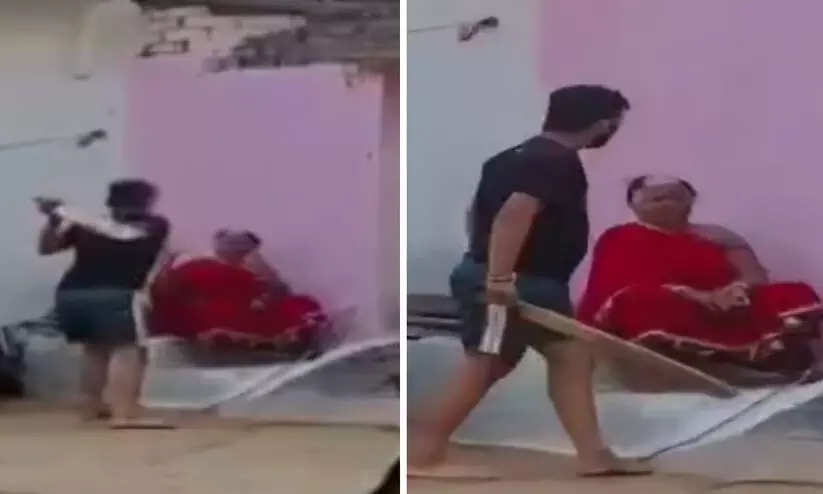 മുത്തശ്ശിക്ക് ക്രിക്കറ്റ് ബാറ്റുകൊണ്ട് കൊച്ചുമകന്റെ ക്രൂര മർദനം; വിഡിയോ പകർത്തി അയൽക്കാരൻ മുത്തശ്ശിക്ക് ക്രിക്കറ്റ് ബാറ്റുകൊണ്ട് കൊച്ചുമകന്റെ ക്രൂര മർദനം; വിഡിയോ പകർത്തി അയൽക്കാരൻ