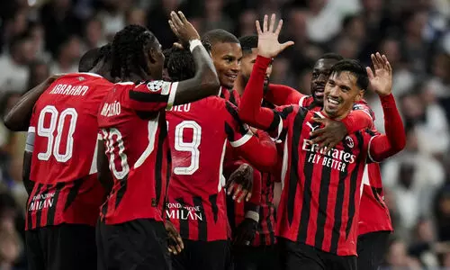 ബെർണബ്യൂവിൽ റയലിന് കഷ്ടകാലം! എ.സി മിലാനോട് തോറ്റ് ചാമ്പ്യന്മാർ (3-1) ബെർണബ്യൂവിൽ റയലിന് കഷ്ടകാലം! എ.സി മിലാനോട് തോറ്റ് ചാമ്പ്യന്മാർ (3-1)