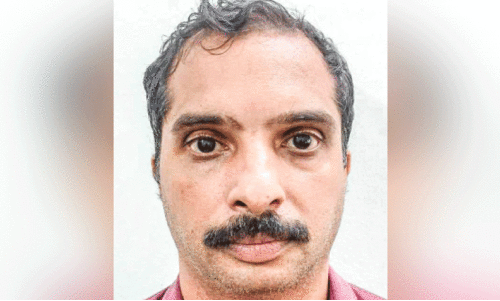 സിനിമ കണ്ട് പ്രചോദനം; വയോധികയെ കാറിൽ കയറ്റി ആഭരണങ്ങൾ കവർന്നയാൾ പിടിയിൽ സിനിമ കണ്ട് പ്രചോദനം; വയോധികയെ കാറിൽ കയറ്റി ആഭരണങ്ങൾ കവർന്നയാൾ പിടിയിൽ