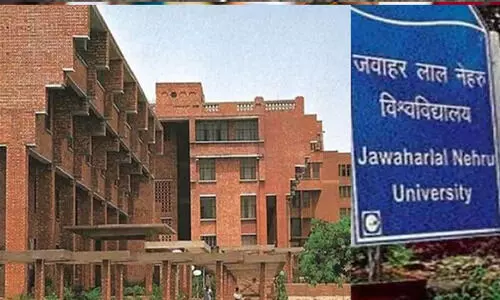 രണ്ട് ഡസനോളം ഫാക്കൽറ്റി അംഗങ്ങളുടെ പ്രൊബേഷൻ നീട്ടി; ജെ.എൻ.യു വൈസ് ചാൻസലർക്കെതിരെ രോഷം