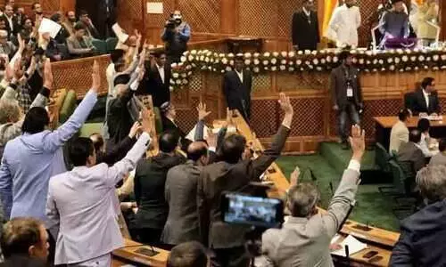 ബി.ജെ.പിയുടെ കടുത്ത എതിർപ്പിനിടെ  370ാം വകുപ്പ് പുനഃസ്ഥാപിക്കാനുള്ള പ്രമേയം പാസാക്കി ജമ്മുകശ്മീർ സർക്കാർ