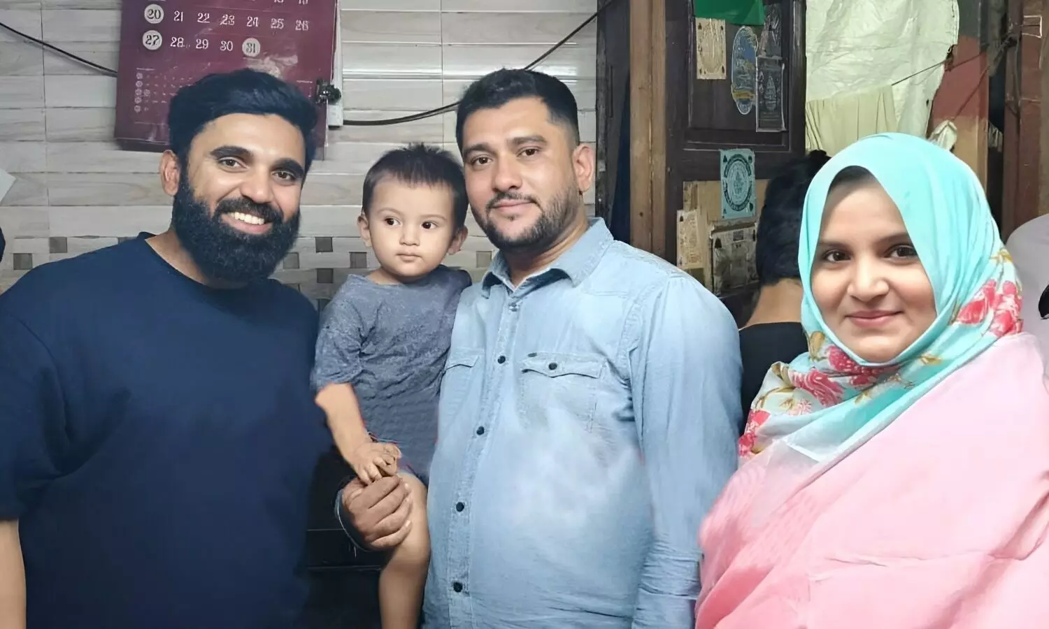 മുംബൈയിൽ ബന്ധുക്കളെ സന്ദർശിച്ച് ന്യൂസിലൻഡ് സ്പിന്നർ അജാസ് പട്ടേൽ -ചിത്രങ്ങൾ വൈറൽ