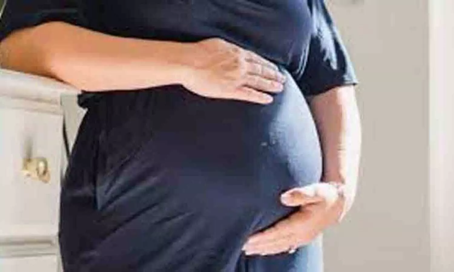 വാരാണസിയിൽ 40 അവിവാഹിതകളെ ഗർഭിണികളാക്കി വ്യാജ രേഖയുണ്ടാക്കി സർക്കാർ ഫണ്ട് തട്ടിയെടുക്കാൻ അംഗനവാടി ജീവനക്കാരിയുടെ ശ്രമം