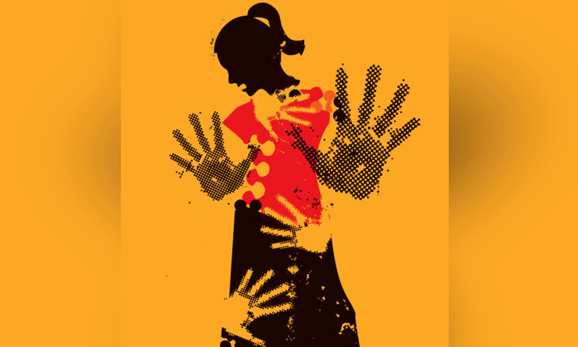 സെൽഫി എടുക്കുന്നതിനിടെ സ്പർശിച്ചു; കുട്ടിക്കെതിരെ പരാതിയുമായി യുവതി സെൽഫി എടുക്കുന്നതിനിടെ സ്പർശിച്ചു; കുട്ടിക്കെതിരെ പരാതിയുമായി യുവതി