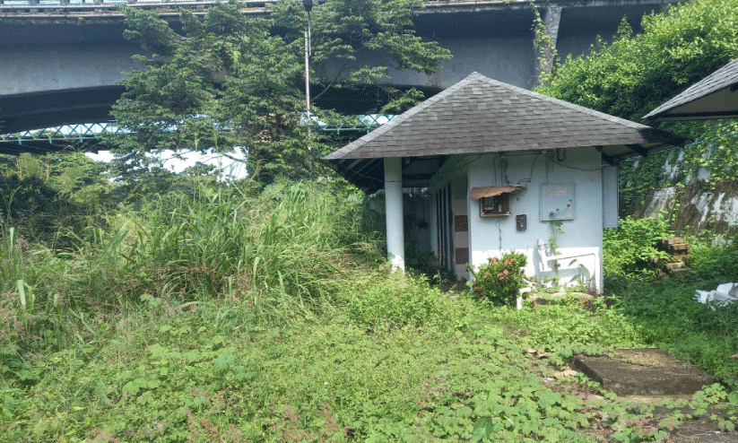 മണ്ഡലകാലം എത്തിയിട്ടും സ്നാനഘട്ടം വൃത്തിയാക്കാൻ നടപടിയില്ല മണ്ഡലകാലം എത്തിയിട്ടും സ്നാനഘട്ടം വൃത്തിയാക്കാൻ നടപടിയില്ല