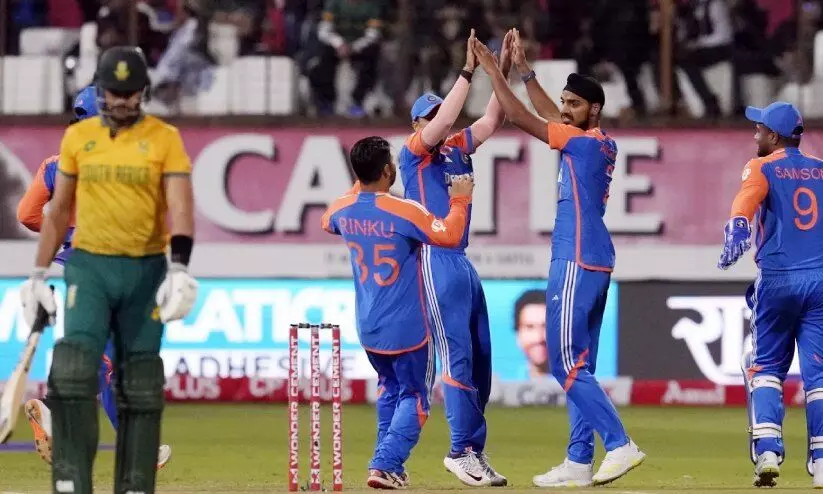 പ്രോട്ടീസിനെ പിടിച്ചുകെട്ടി ഇന്ത്യ; ഒന്നാം അങ്കത്തിൽ 61 റൺസിന്റെ തകർപ്പൻ ജയം പ്രോട്ടീസിനെ പിടിച്ചുകെട്ടി ഇന്ത്യ; ഒന്നാം അങ്കത്തിൽ 61 റൺസിന്റെ തകർപ്പൻ ജയം