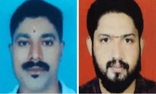 സ്കൂ​ട്ട​റി​ൽ ബ​സി​ടി​ച്ച് ര​ണ്ട് മ​ര​ണം