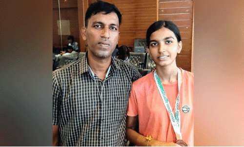 അച്ഛനും മക്കളും ചേർന്നു; അക്കാദമിയായി അച്ഛനും മക്കളും ചേർന്നു; അക്കാദമിയായി