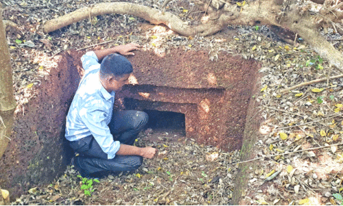 വി​സ്മ​യ​മാ​യി ഒ​റ്റ​ത്തൂ​ൺ ചെ​ങ്ക​ല്ല​റ