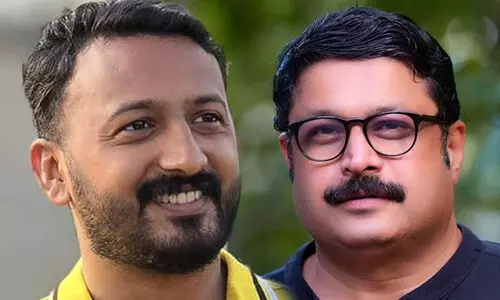 ‘എന്റെ സഹോദരിമാരെ ദ്രോഹിക്കുന്നേ എന്ന് കാമറയിൽ വിളിച്ചു കൂവാമായിരുന്നില്ലേ? കണക്കുകളൊന്നും ശരിയാകുന്നില്ലല്ലോ ഗംഗാധരാ...പേടിച്ചിട്ടാ’ -രാഹുൽ മാങ്കൂട്ടത്തിലിനോട് എം.വി. നികേഷ് കുമാർ