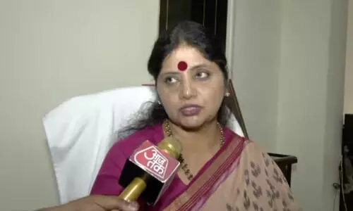 പുരുഷൻമാർ സ്ത്രീകളുടെ വസ്ത്രം തുന്നുകയോ മുടിവെട്ടുകയോ ചെയ്യരുത്; വിവാദ നിർദേശവുമായി യു.പി വനിത കമീഷൻ