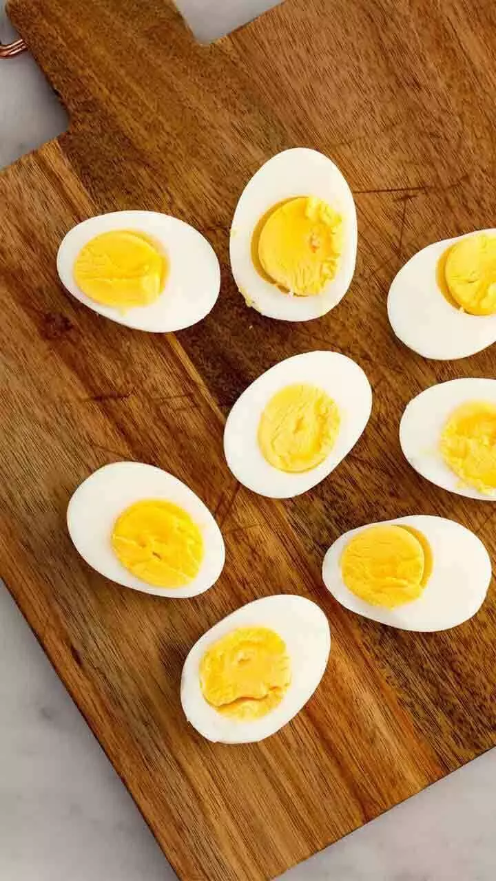 വെള്ള മാത്രമോ അതോ മുഴുവൻ കഴിക്കണോ? മുട്ട കഴിക്കേണ്ടതെങ്ങനെ എന്ന് ഹൃദ്രോഗ വിദഗ്ധർ പറയുന്നു