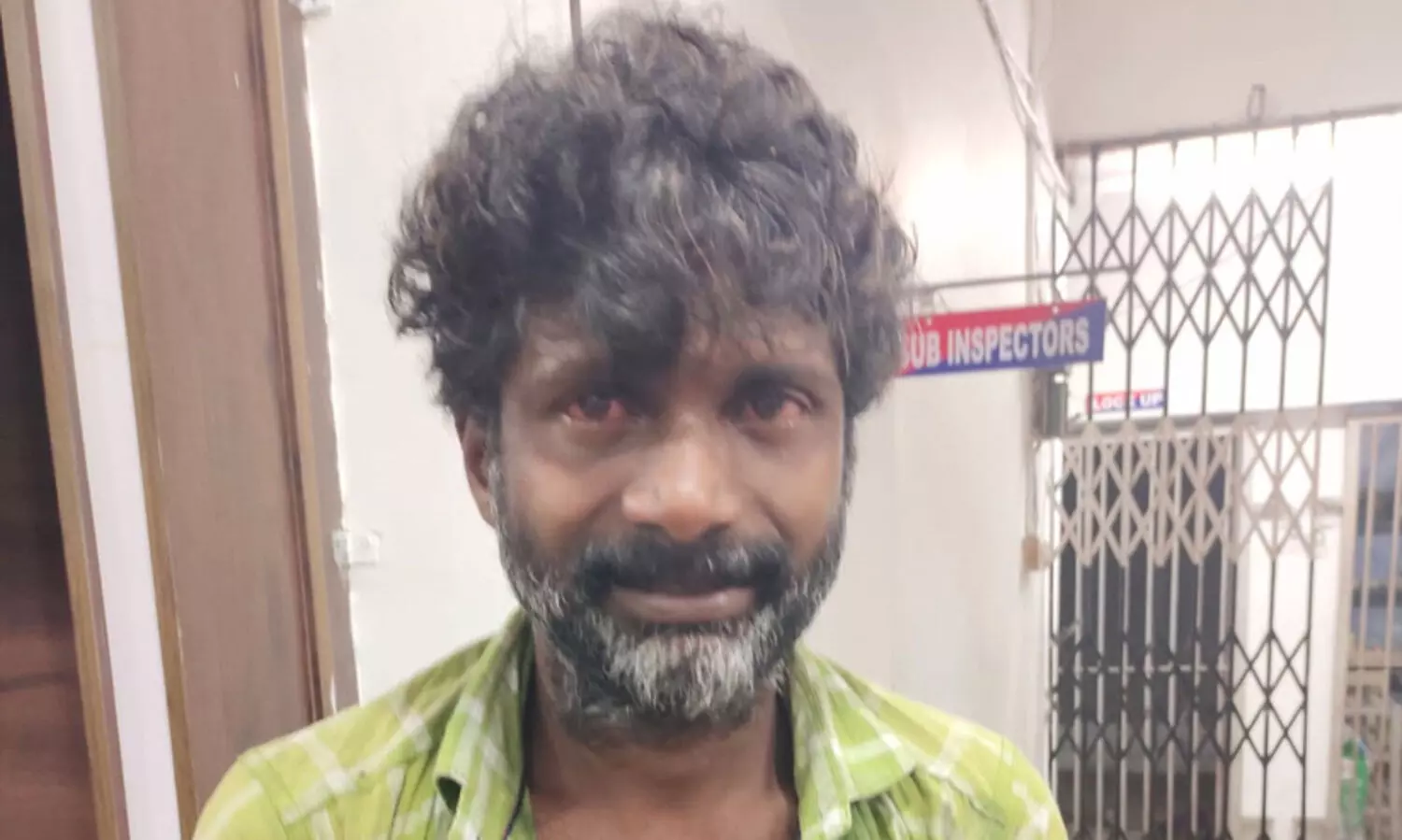 വാക്കത്തി വീശിയ വെട്ടുകേസ് പ്രതിയെ കുരുമുളക് സ്പ്രേ ചെയ്ത് പൊലീസ് കീഴ്‌പ്പെടുത്തി