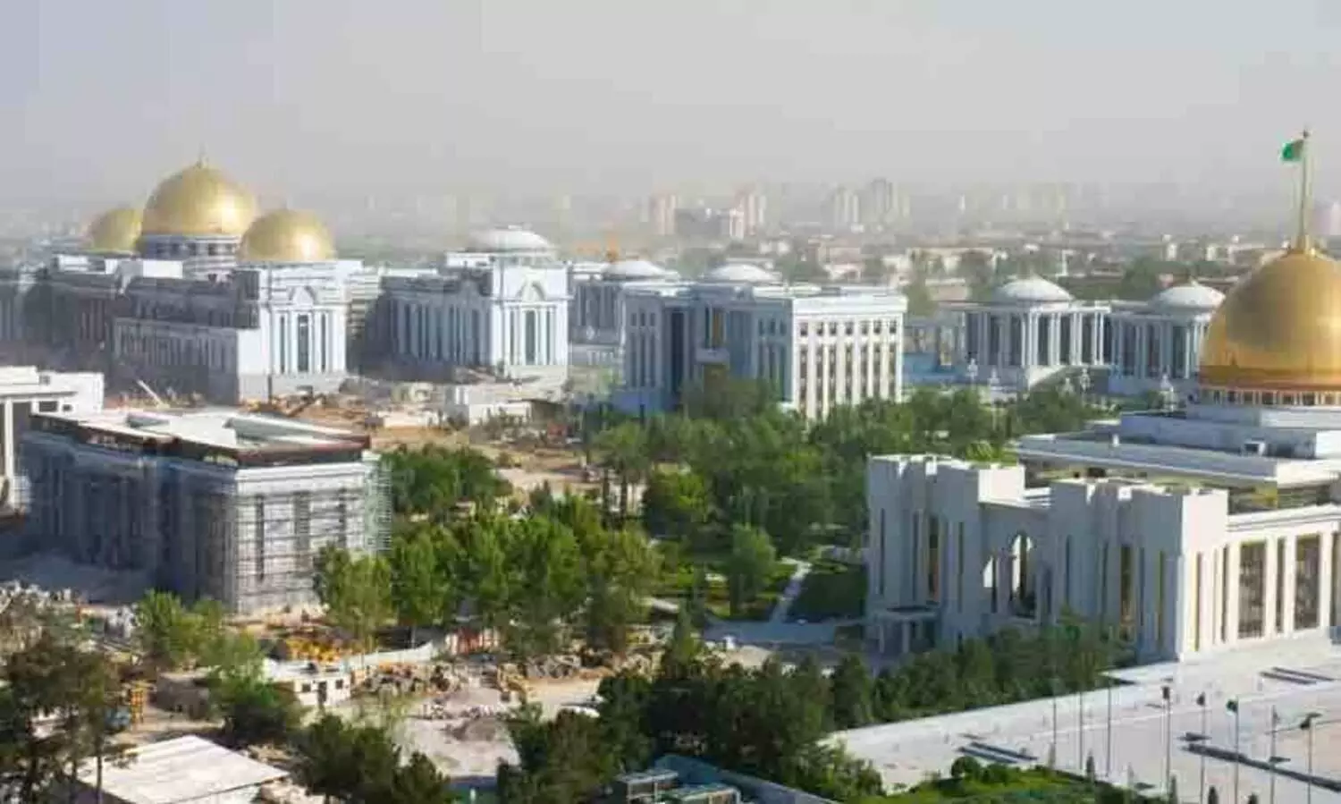 ചെല്ലുന്നിടത്തെല്ലാം ഇഷ്ടം പോലെ വൈഫൈ, തലങ്ങും വിലങ്ങും വെള്ളക്കാറുകൾ; വിദേശികൾ വിചിത്രനാടായി കരുതുന്ന തുർക്മെനിസ്താൻ