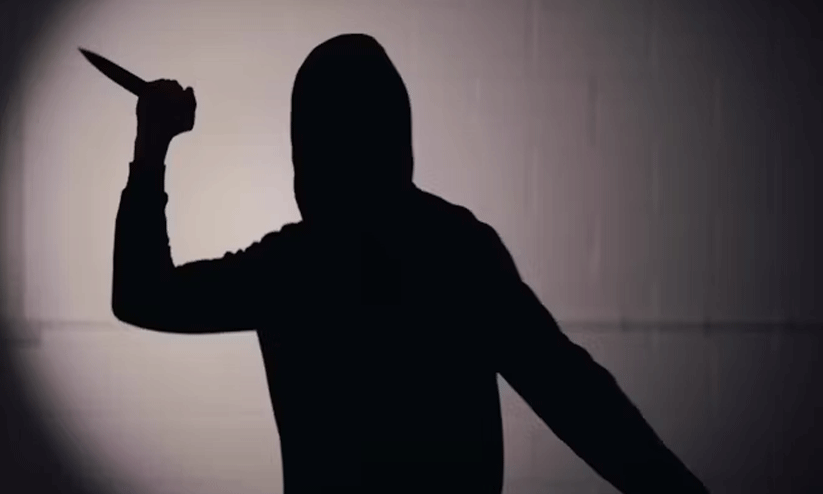 ചെമ്മരത്തൂരിൽ ഭാര്യയെ യുവാവ് വീട്ടിൽ കയറി വെട്ടിപ്പരിക്കേൽപിച്ചു ചെമ്മരത്തൂരിൽ ഭാര്യയെ യുവാവ് വീട്ടിൽ കയറി വെട്ടിപ്പരിക്കേൽപിച്ചു