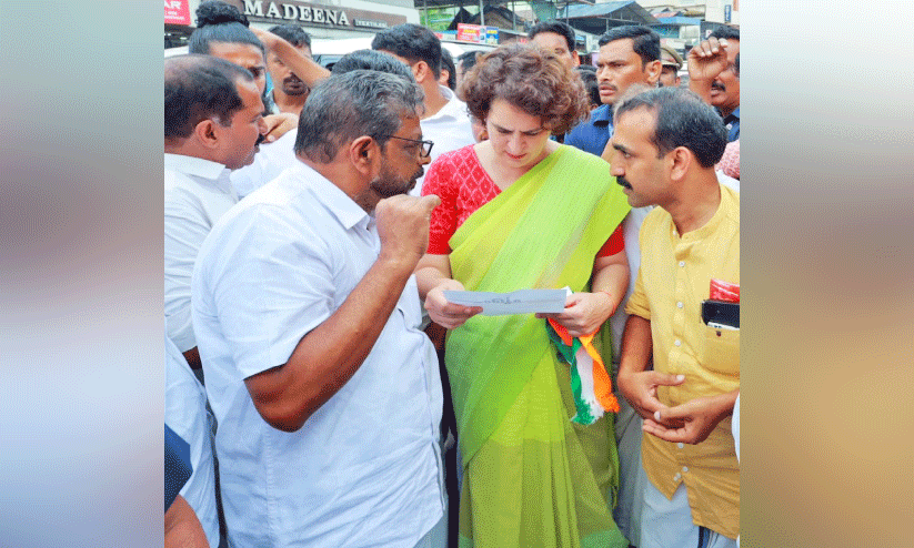 ചു​രം ബൈ​പാ​സ്; പ്രി​യ​ങ്ക ഗാ​ന്ധി​ക്ക് നി​വേ​ദ​നം ന​ൽ​കി