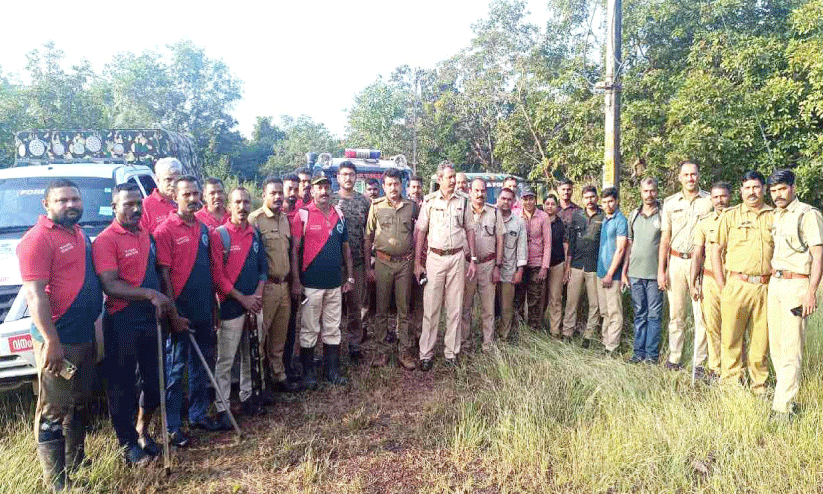 പുലിപ്പേടിയകറ്റാന് വ്യാപക പരിശോധന പുലിപ്പേടിയകറ്റാന് വ്യാപക പരിശോധന