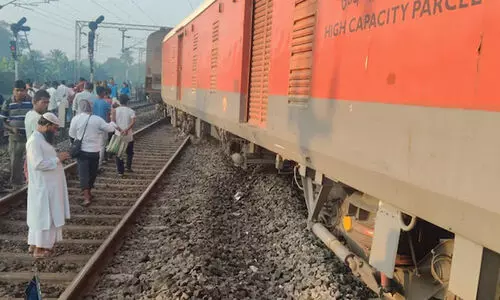 സെക്കന്തരാബാദ്-ഷാലിമാർ എക്സ്പ്രസിന്റെ നാല് കോച്ചുകൾ പാളംതെറ്റി
