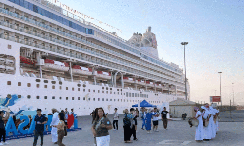 ആ​ഡം​ബ​ര ക​പ്പ​ൽ