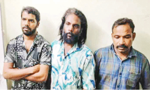 രണ്ട് സ്ഥലങ്ങളിൽ പൊലീസ് പരിശോധന; മയക്കുമരുന്നുമായി നാലുപേർ പിടിയിൽ രണ്ട് സ്ഥലങ്ങളിൽ പൊലീസ് പരിശോധന; മയക്കുമരുന്നുമായി നാലുപേർ പിടിയിൽ