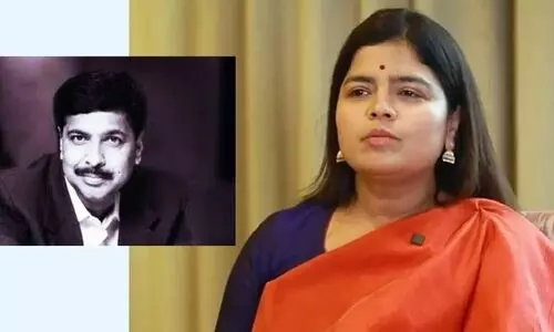 പ്രമോദ്​ മഹാജന്റെ വധത്തിനുപിന്നിൽ വലിയ ഗൂഢാലോചനയെന്ന്​ മകൾ