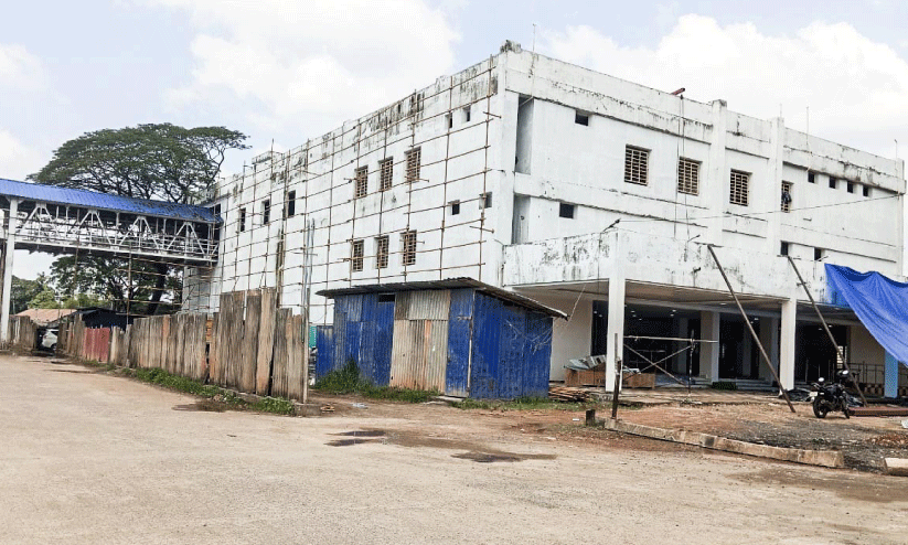 കോട്ടയം റെയിൽവേ സ്റ്റേഷൻ; രണ്ടാം കവാടം യാത്രക്കാർക്ക് എളുപ്പമാർഗം കോട്ടയം റെയിൽവേ സ്റ്റേഷൻ; രണ്ടാം കവാടം യാത്രക്കാർക്ക് എളുപ്പമാർഗം