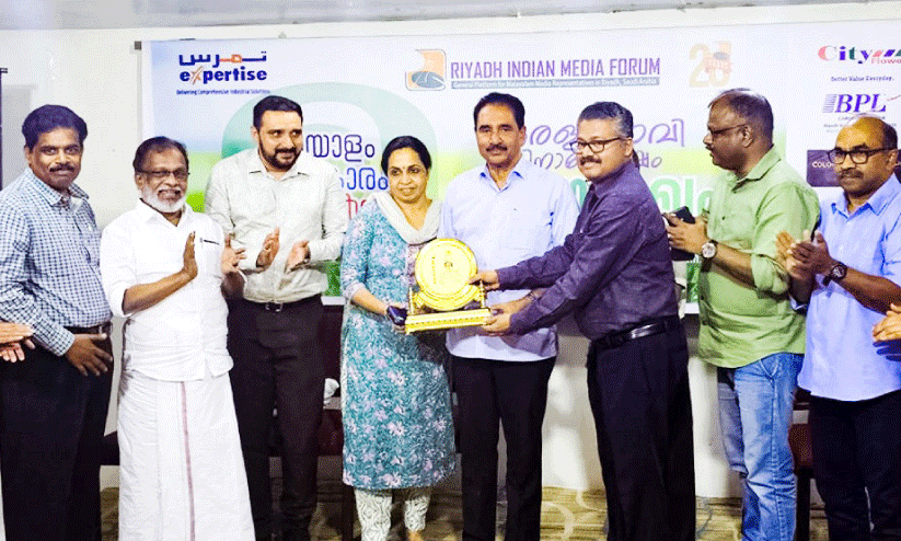 എ​ൻ.​കെ. പ്രേ​മ​ച​ന്ദ്ര​ന്‍ എം.​പി