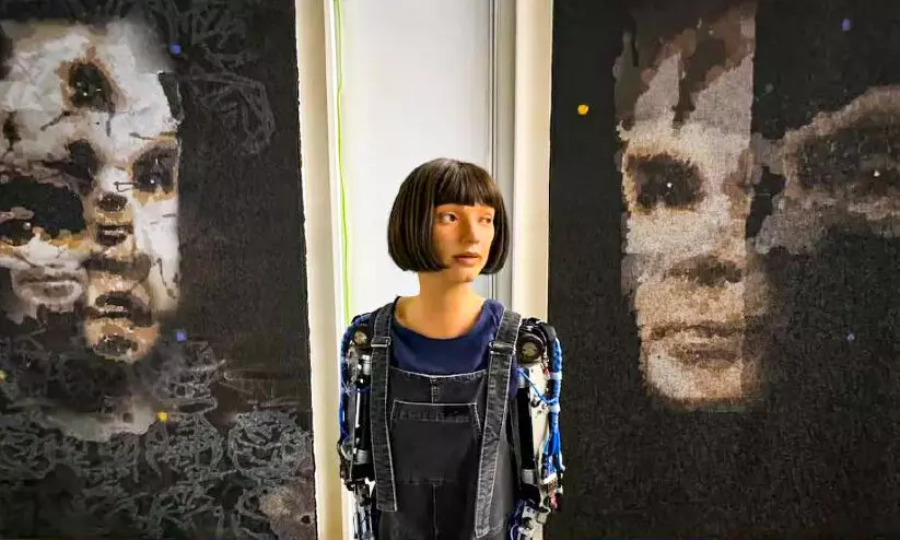 Aida, artist robot Aida, artist robot