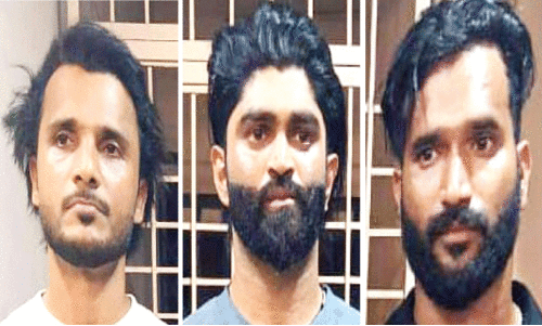 യു​വാ​വി​നെ​യും കു​ടും​ബ​ത്തെ​യും ത​ട്ടി​​െക്കാണ്ടു പോ​കാ​ൻ ശ്ര​മം: കാ​സ​ർ​കോ​ട് സ്വ​ദേ​ശി​ക​ൾ അ​റ​സ്റ്റി​ൽ