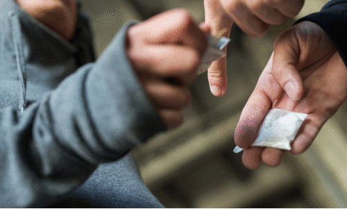 വിമാനത്താവള പരിസരം ലഹരി ഇടപാടുകാരുടെ കേന്ദ്രമാകുന്നു