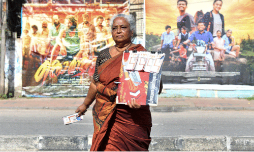 മുഴക്കം നിലക്കാത്ത നാടക ബെൽ