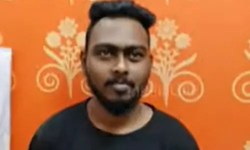 മുലയൂട്ടുന്ന യുവതിയുടെ ഫോട്ടോ എടുക്കാൻ ശ്രമം: യുവാവ് പിടിയിൽ